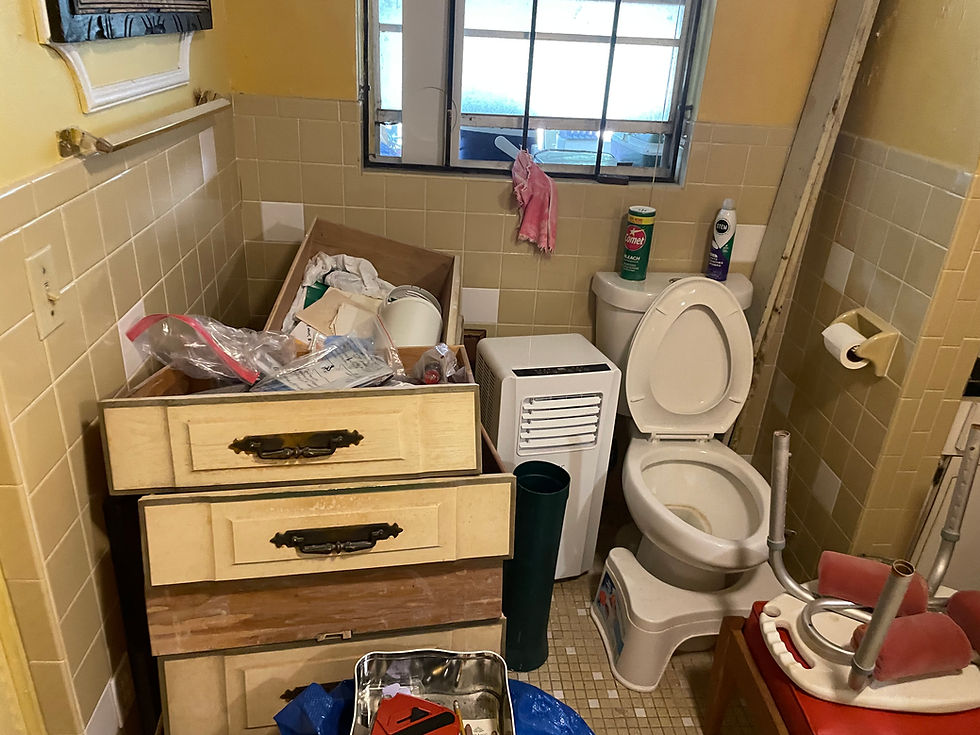 (Before) En-suite bathroom