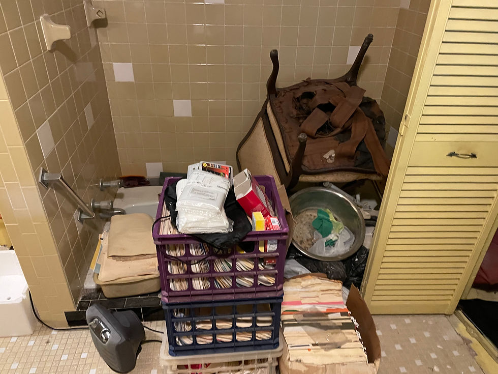 (Before) En-suite bathtub