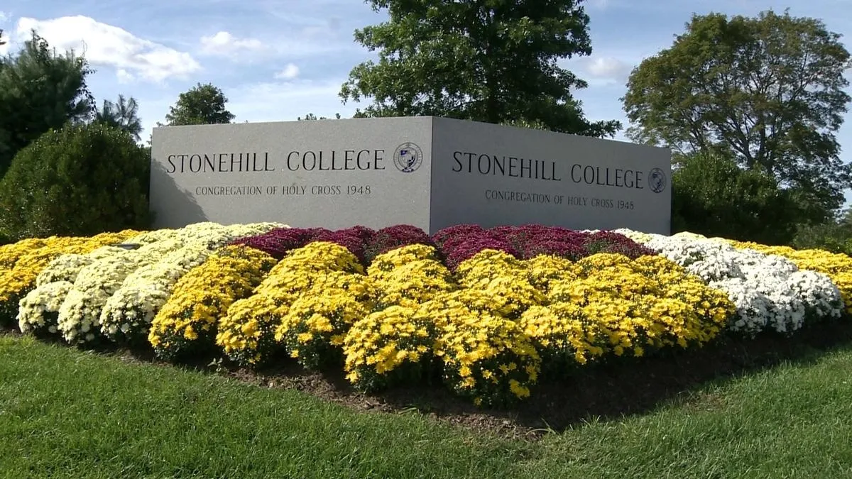 The entrance to Stonehill College