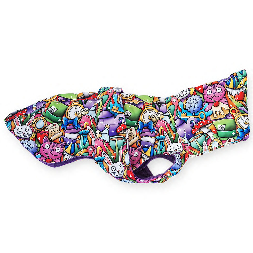 Thumbnail: Mad Tea Party Coat paars hondenjasje met wonderland print