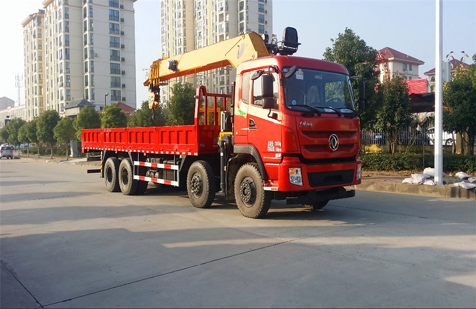 Sewa lorry crane mingguan dengan outrigger automatik