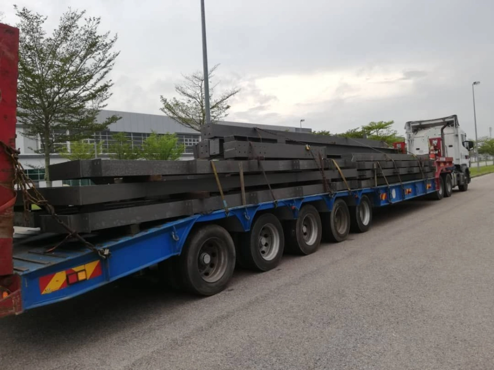 dengan pengagihan berat seimbang Kargo besar diangkut
