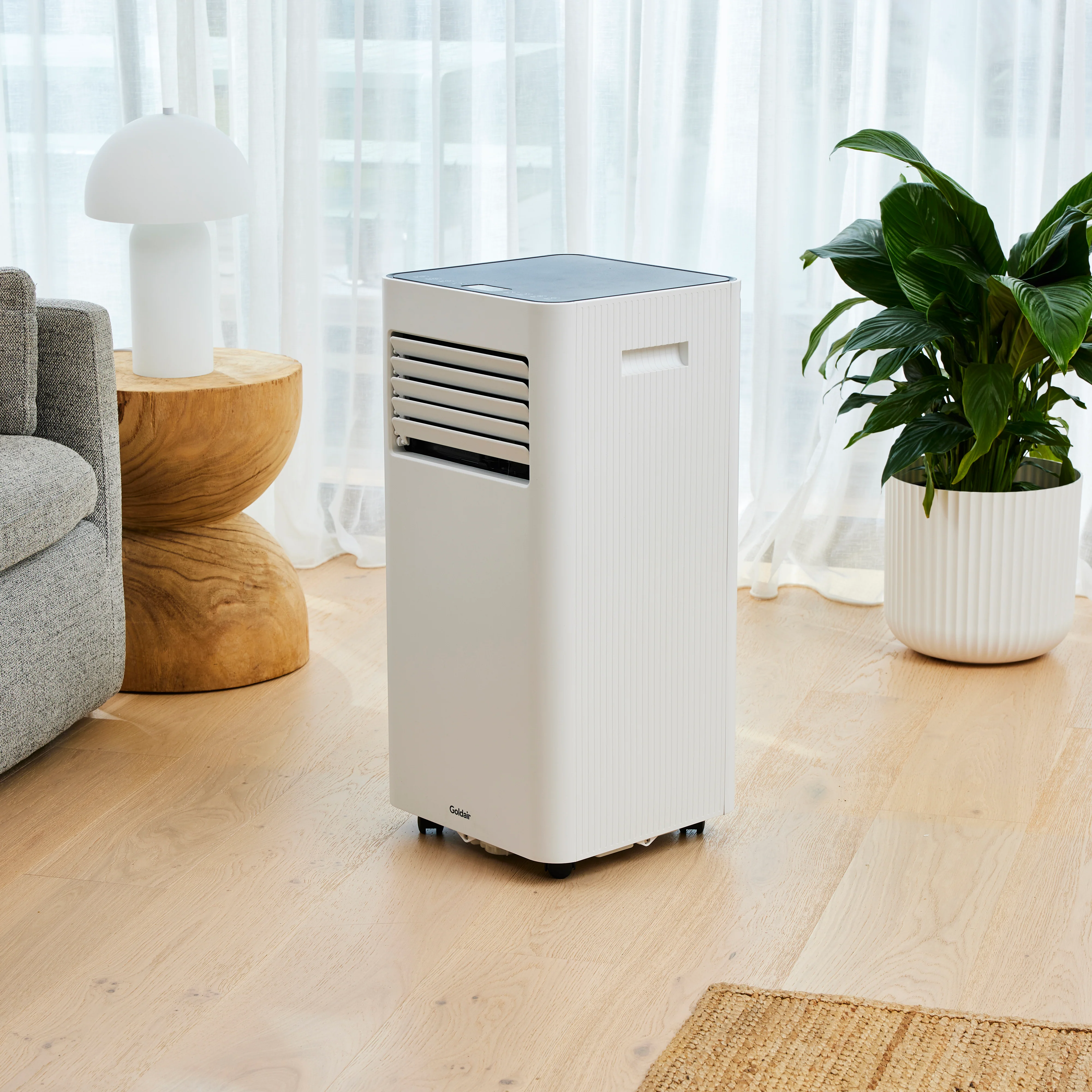 Unit aircond mudah alih dengan saluran ekzos ke tingkap