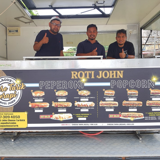 Food truck Shah Alam diparkir bersama vendor lain di tapak acara tempatan.