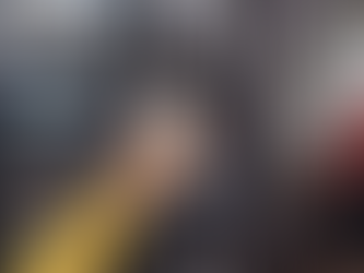 Mesin layan diri pembuat kopi menghidangkan mocha dan coklat panas