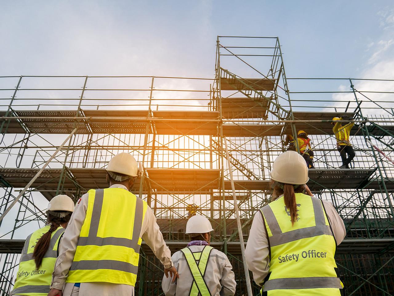 Tubular scaffolding dipasang oleh scaffolding erector di Shah Alam