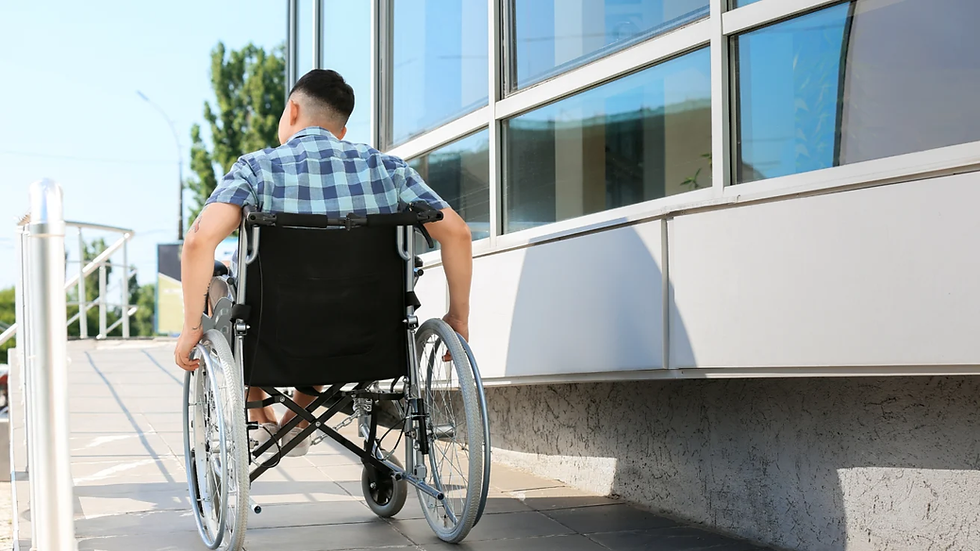 Electric wheelchair Malaysia price ditunjukkan di sebelah model premium dan asas.