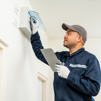 Emergency electrician repairing electrical short circuit in Subang Jaya