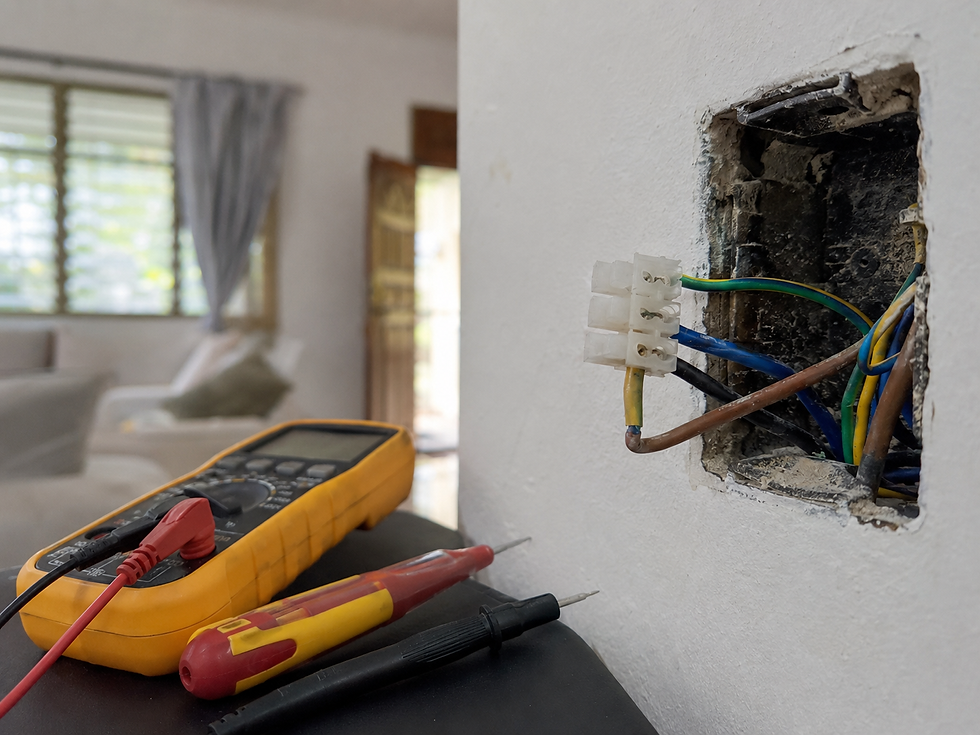 Wiring MCB rumah dipasang dalam DB box untuk perlindungan litar elektrik.

