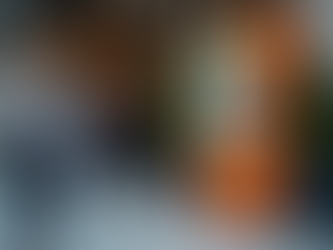 Custom vending machine with cashless payment system