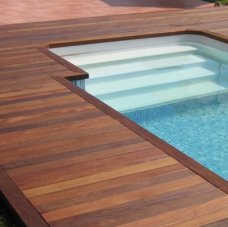 Outdoor floor covering menggunakan composite timber deck boards
