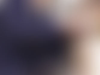 Juruteknik menjalankan kerja pembaikan paip di rumah kediaman Malaysia