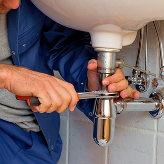 Pasang toilet bowl baru in house renovation project