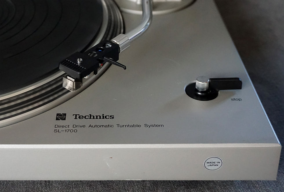 Thumbnail: Technics SL1700 Turntable(Sold)