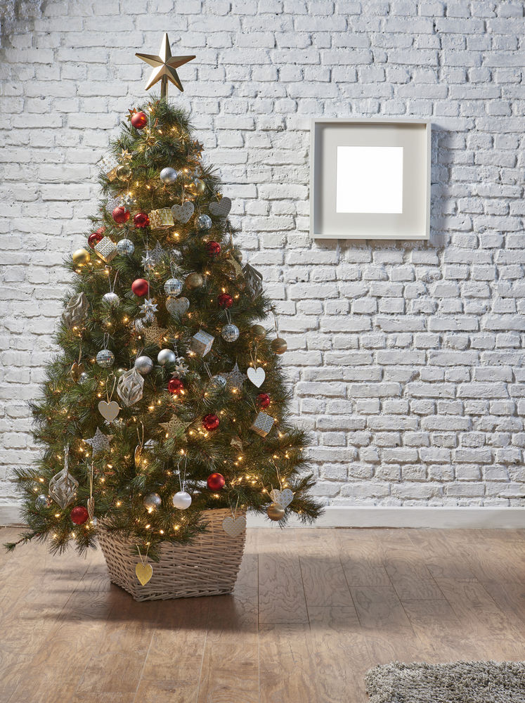 How To Decorate Your Christmas Tree Like A Pro