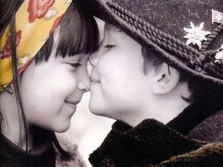 Τα ετερώνυμα έλκονται και προκαλούν τελικά ενδιαφέρον ..