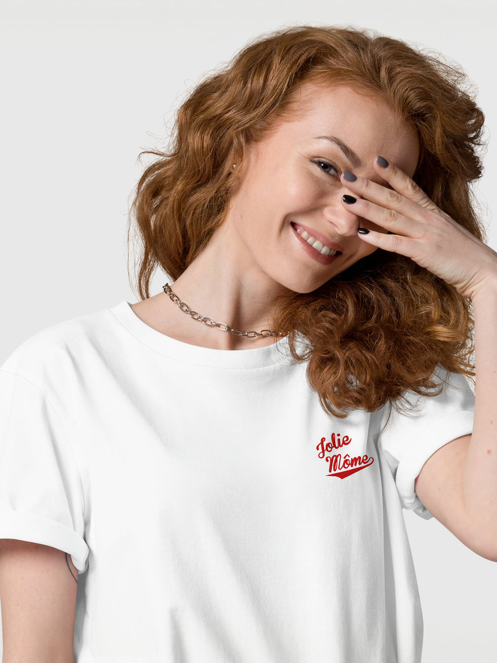 smiling-young-woman-posing-in-a-white-tee-shirt-with-a-jolie-mome-red-embroidery-on-side