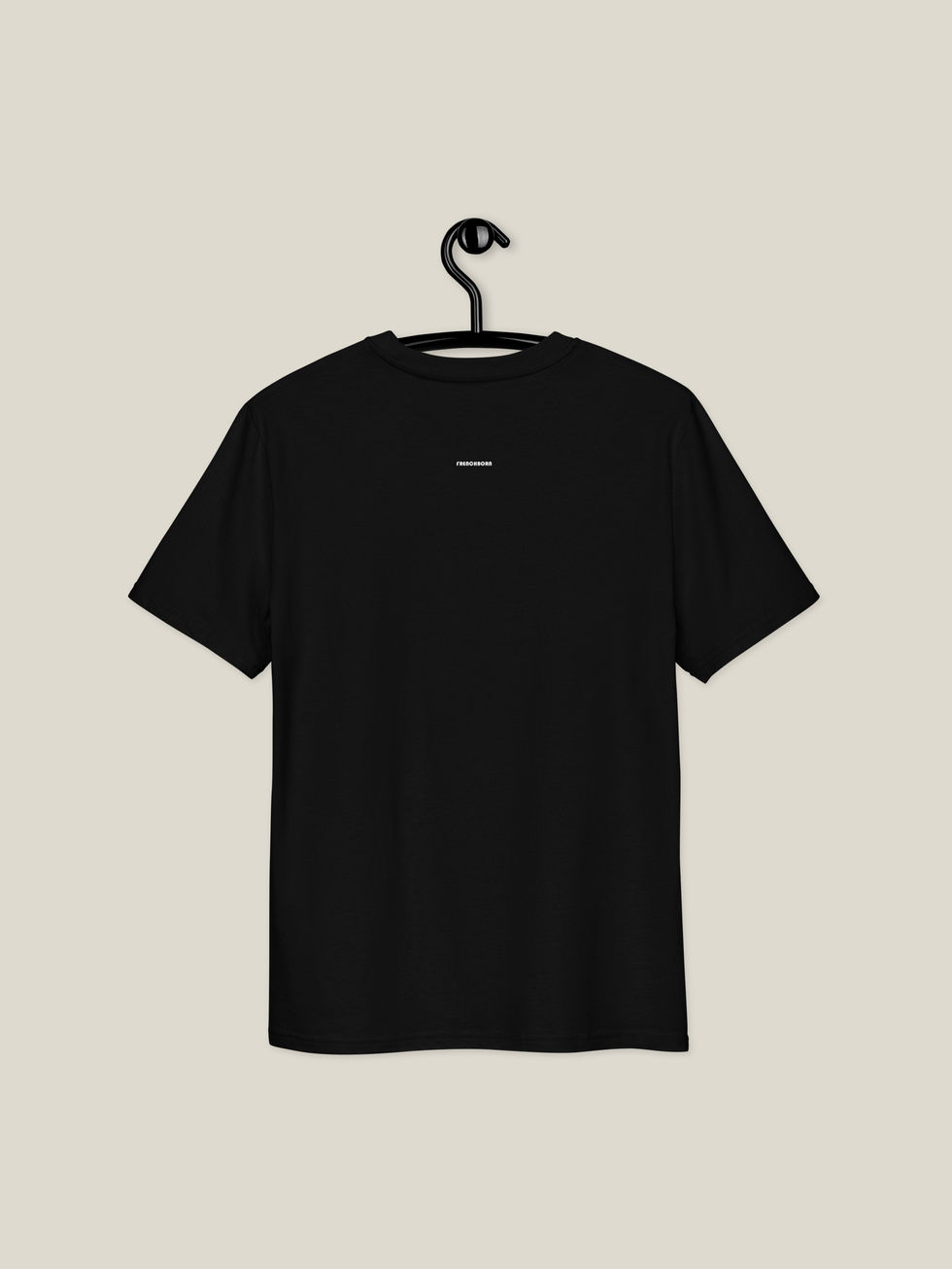 vue de dos, suspendu sur cintre noir, t-shirt noir au logo Universite Francaise, manche courtes, coupe classique unisexe