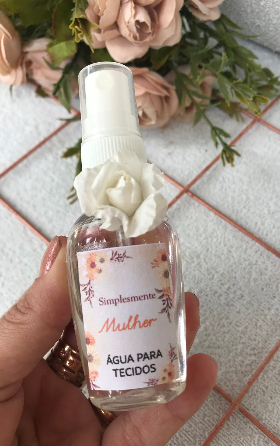Lembrancinha Dia da Mulher Água Perfumada para Tecidos