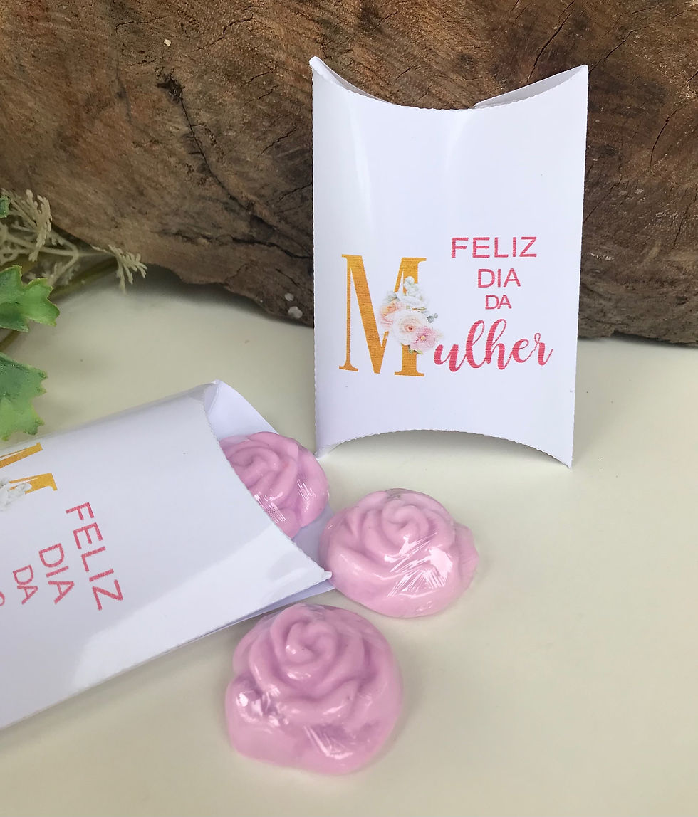 Lembrancinha Dia da Mulher - Mini Rosas na Caixa Travesseiro