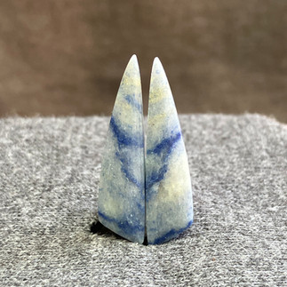 Cabochon en quartzite à dumortiérite