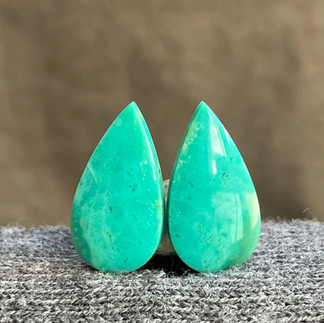 Paire de Cabochons en Bois Opalisé Naturel – Silice Cuprifère