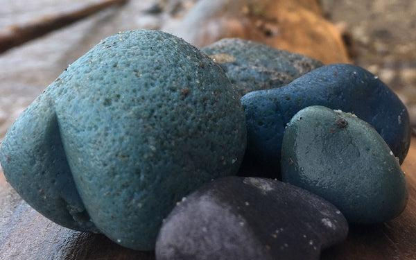 Exemple de collecte, spécimens sous forme de galet formé par l'érosion