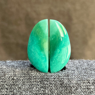 Paire de Cabochons en Bois Opalisé Naturel – Silice Cuprifère