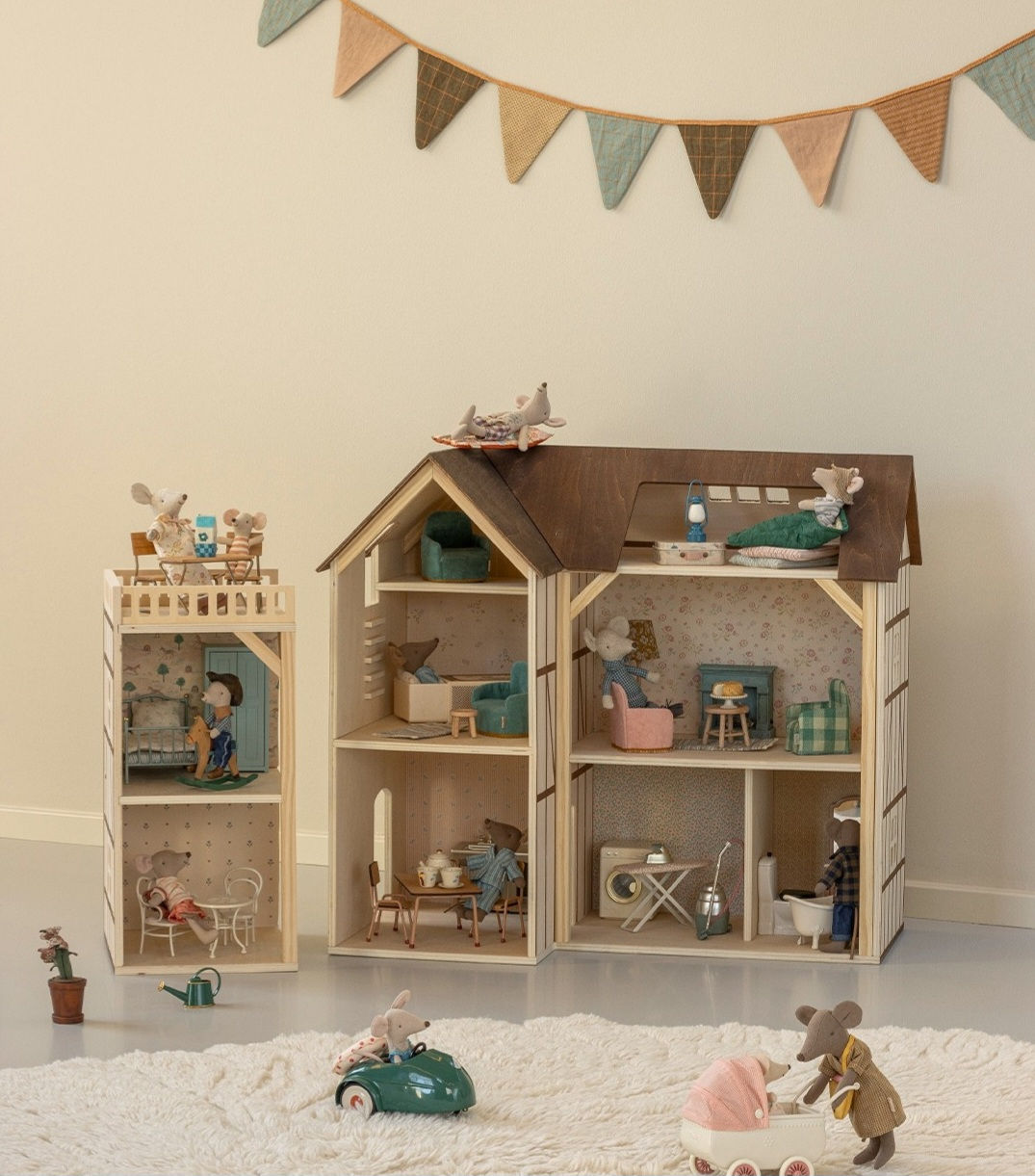 Maileg Mouse Hole Farmhouse Dollhouse