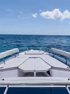 Axopar 29 Sun Top available for Charter to The Hut and around The Solent from Southampton, Hamble, Portsmouth or Lymington