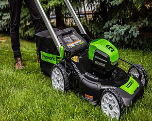 Saskatoon landscaping lawn maintenance mowing hedge trimming best cheapest affordable