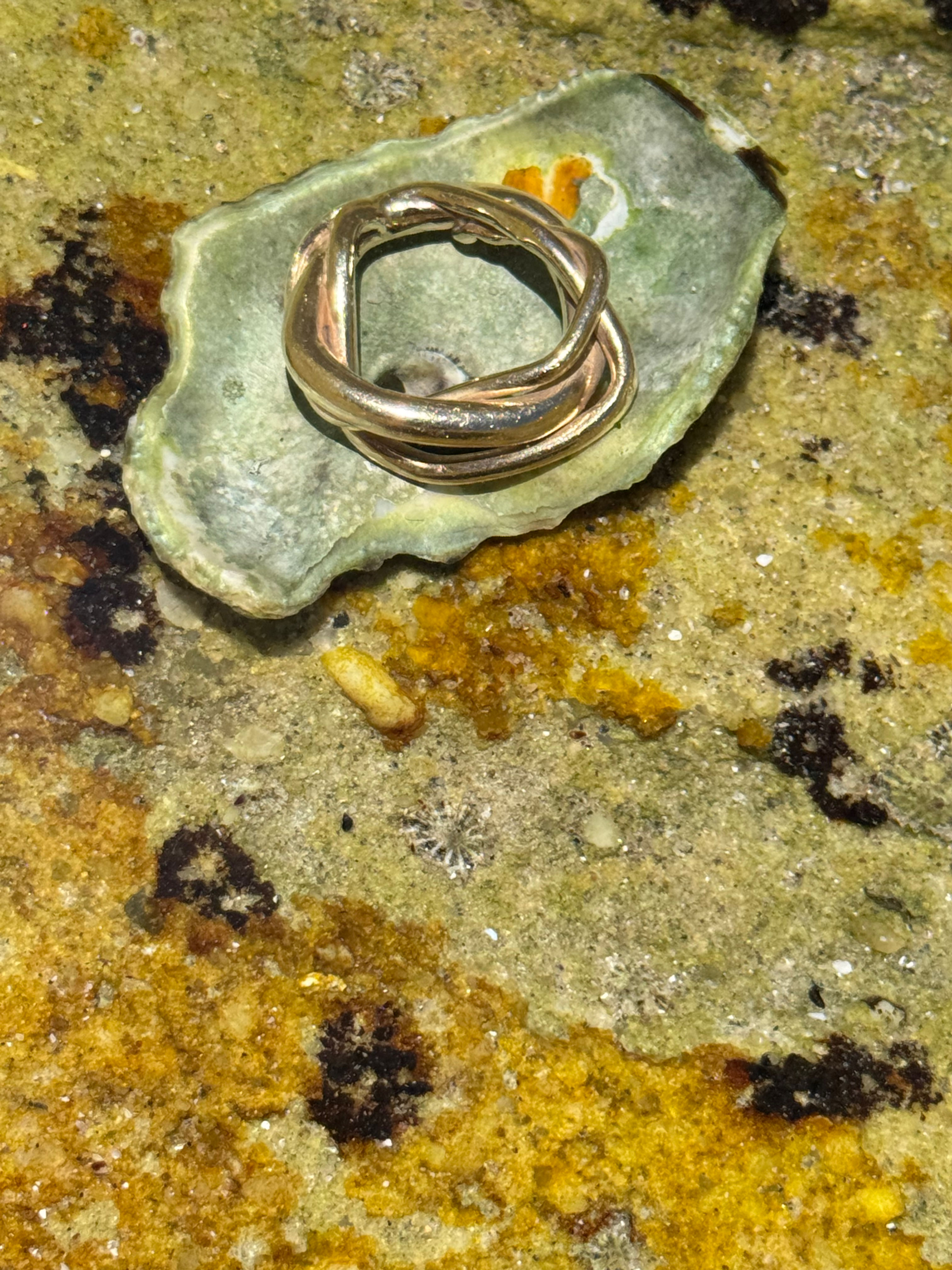 GOLD ORGANIC FORM RING