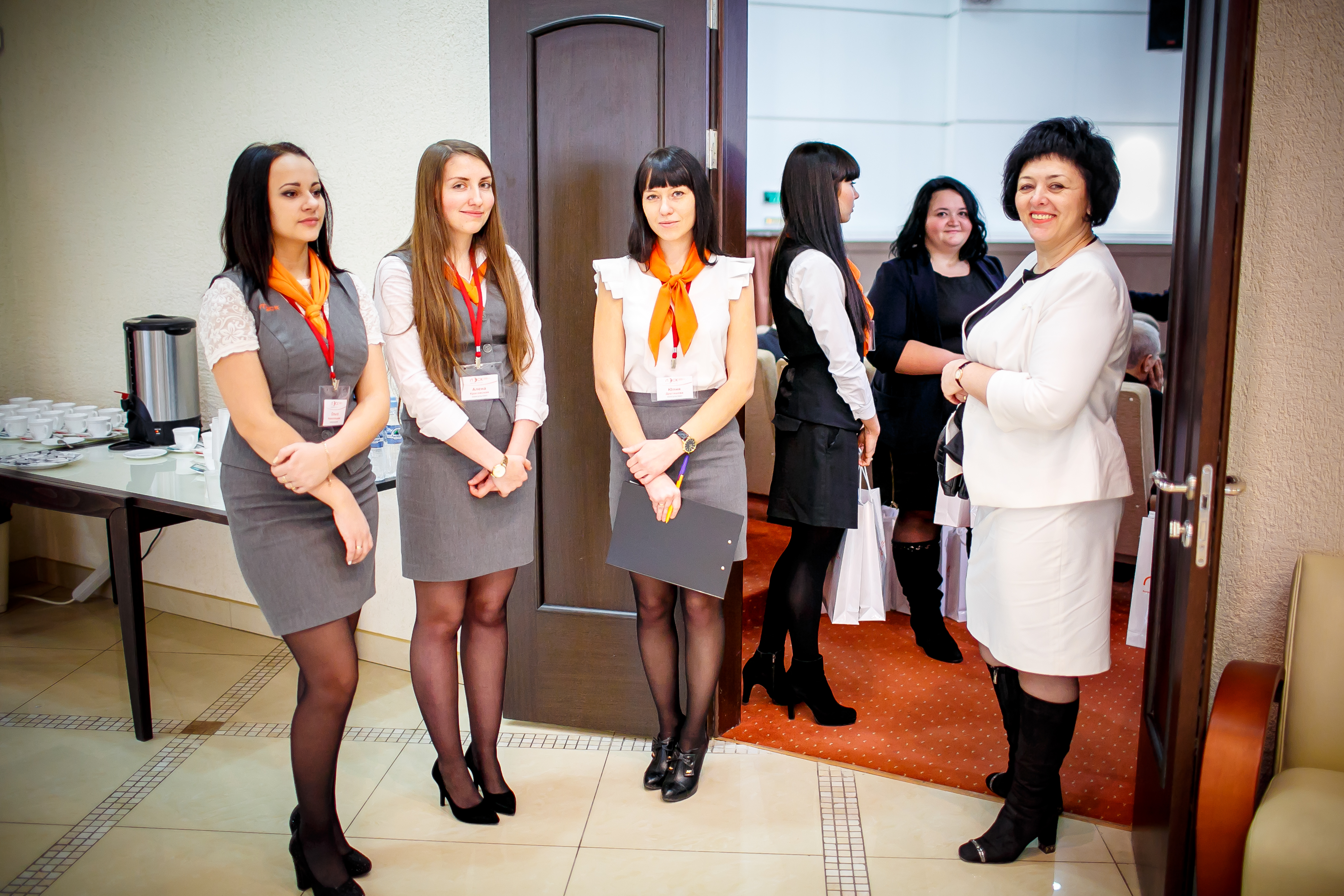 женский круг тренинг. женский клуб тренинги. женщина на мероприятии. мероприятия для женщин. мероприятия для женщин.