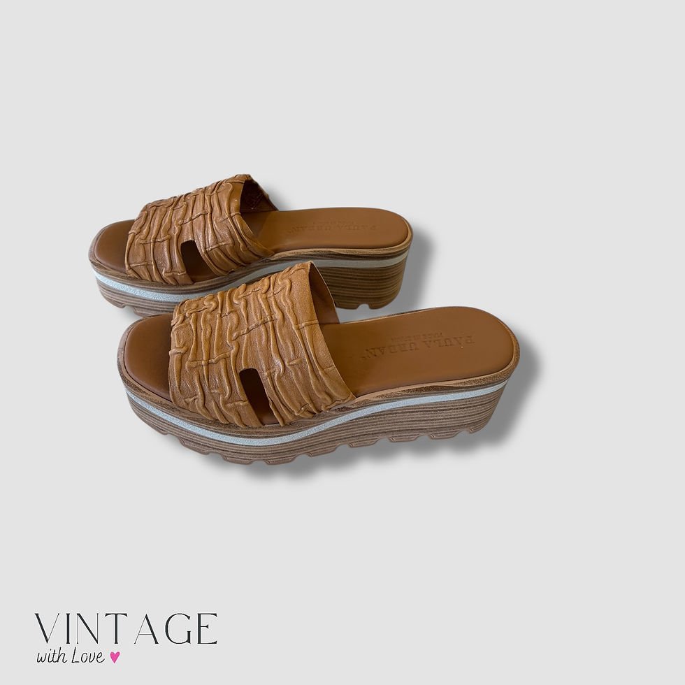 Thumbnail: Paula Urban Tan Leather Sandals - Size 39