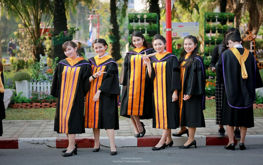 รับปริญญา นิเทศศาสตร์ 60 (2)