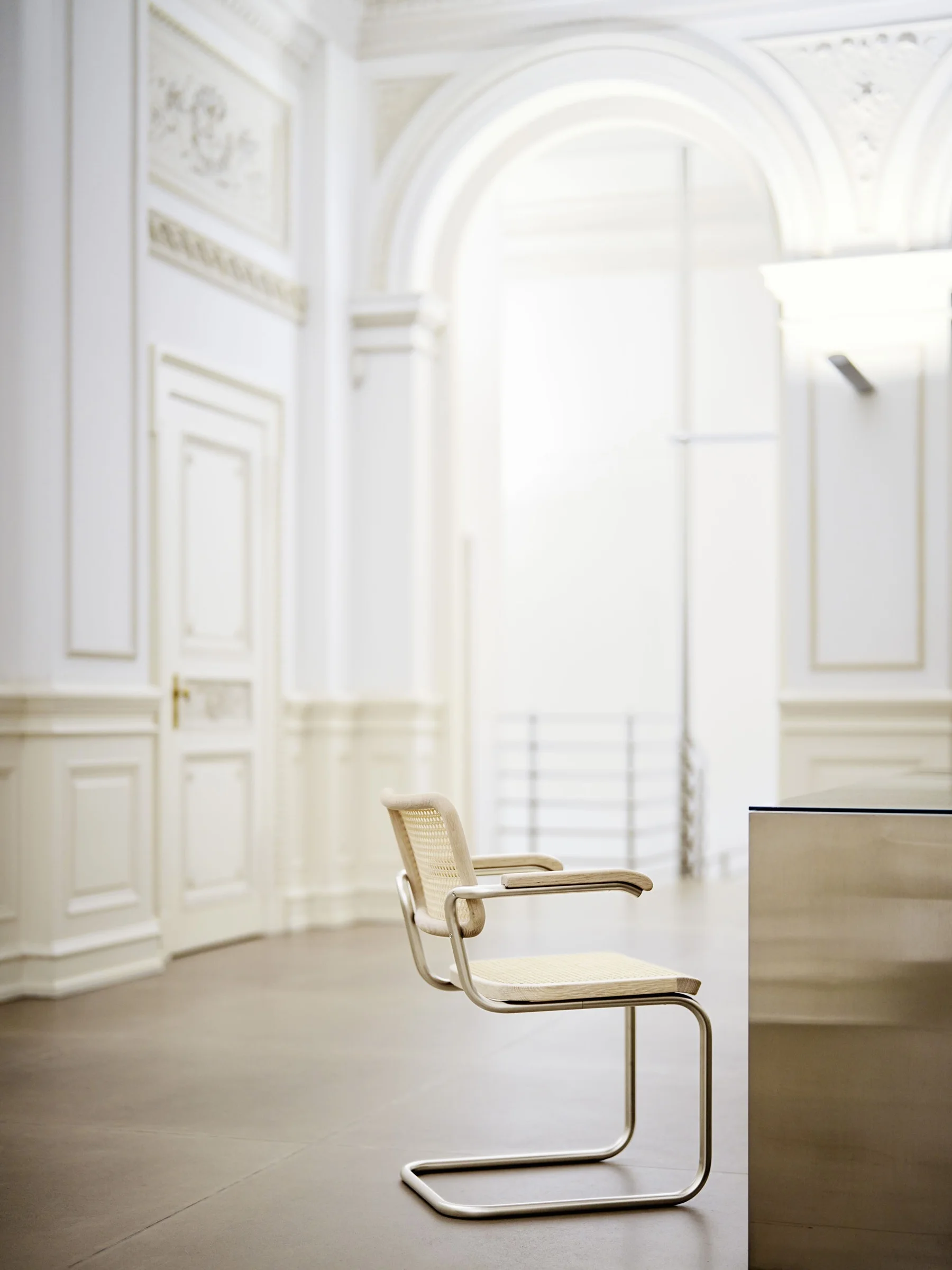 chaise luge Marcel Breuer cannage par Jil Sander pour Thonet