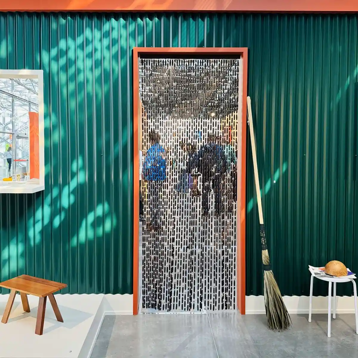scénographie de l’exposition simé green à la Cité du design 