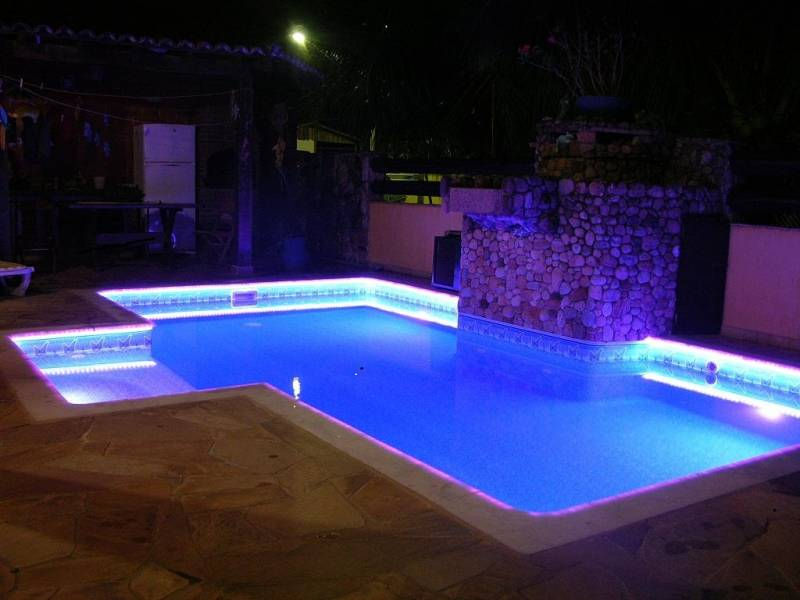 refletor-colorido-para-piscina