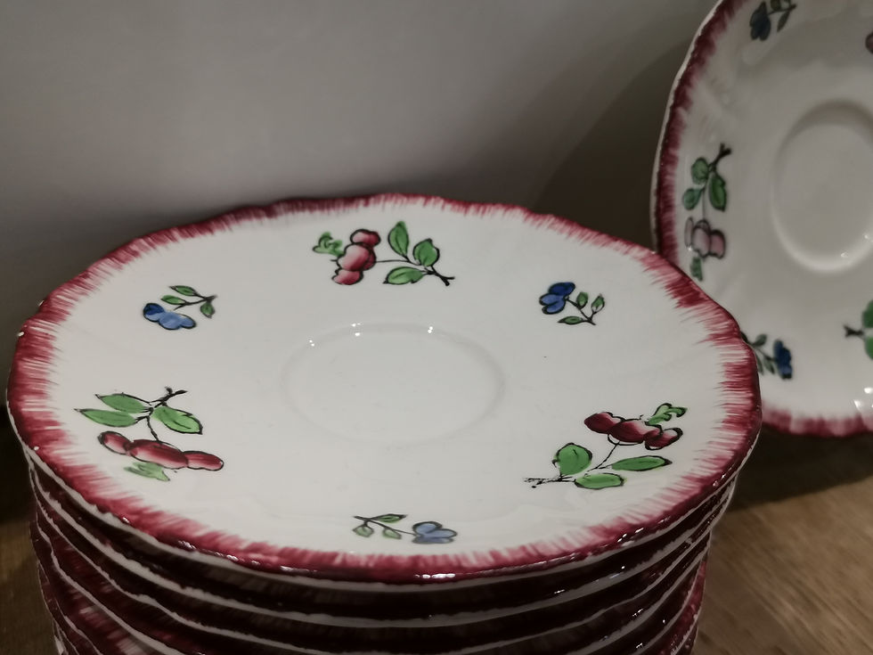 Miniature : Lot de 9 sous-tasses  anciennes en faïence de Gien modèle "lorraine"