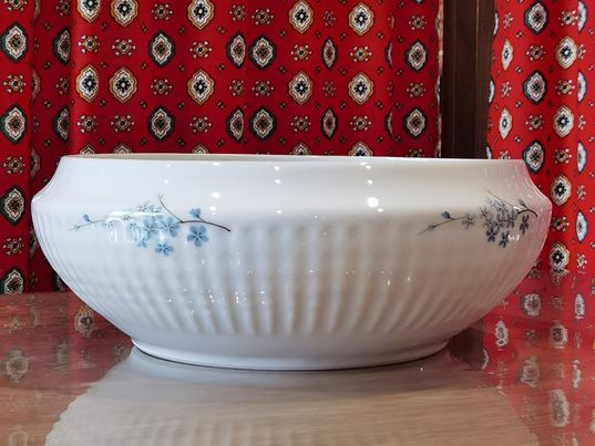 Miniature : Service de table complet en porcelaine blanc orné de fleurs bleues Chauvigny FD