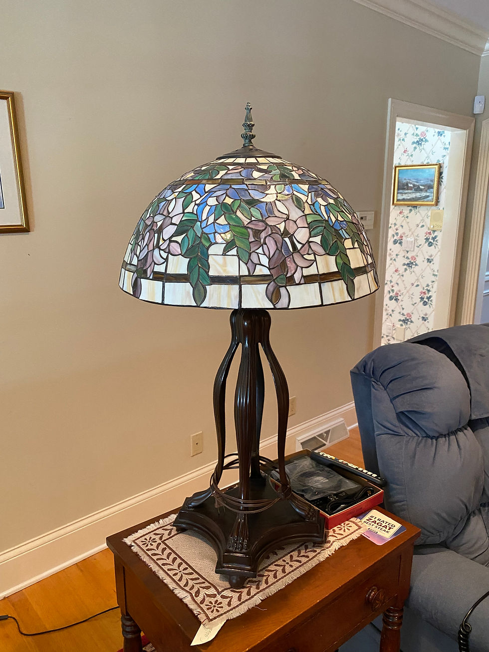 Thumbnail: Contemporary Stained Glass Lamp