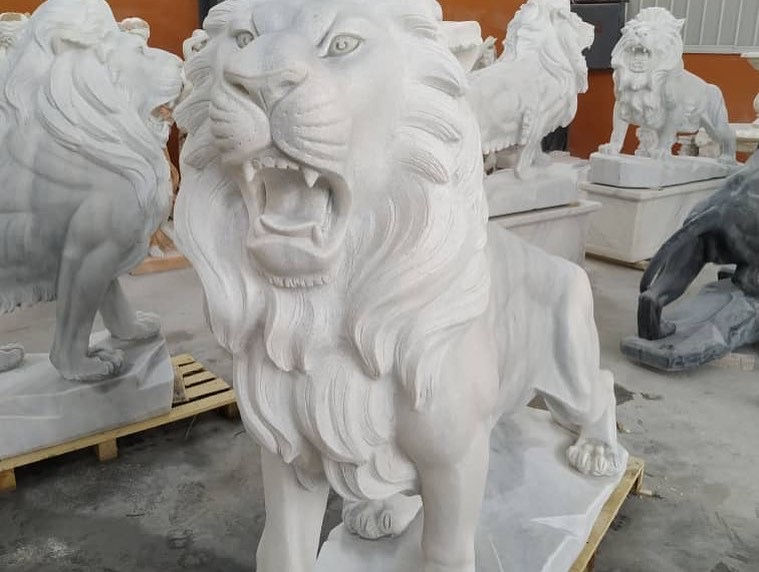 Thumbnail: Marble Roaring Lions