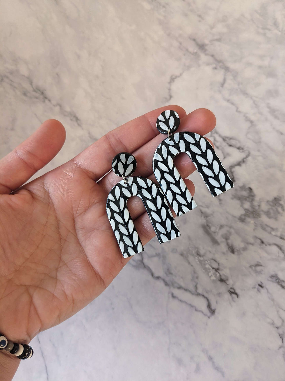 Thumbnail: Black and White Arch Earrings 