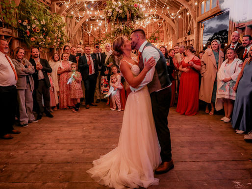 What Questions Should You Ask Before Booking a Wedding Photographer?