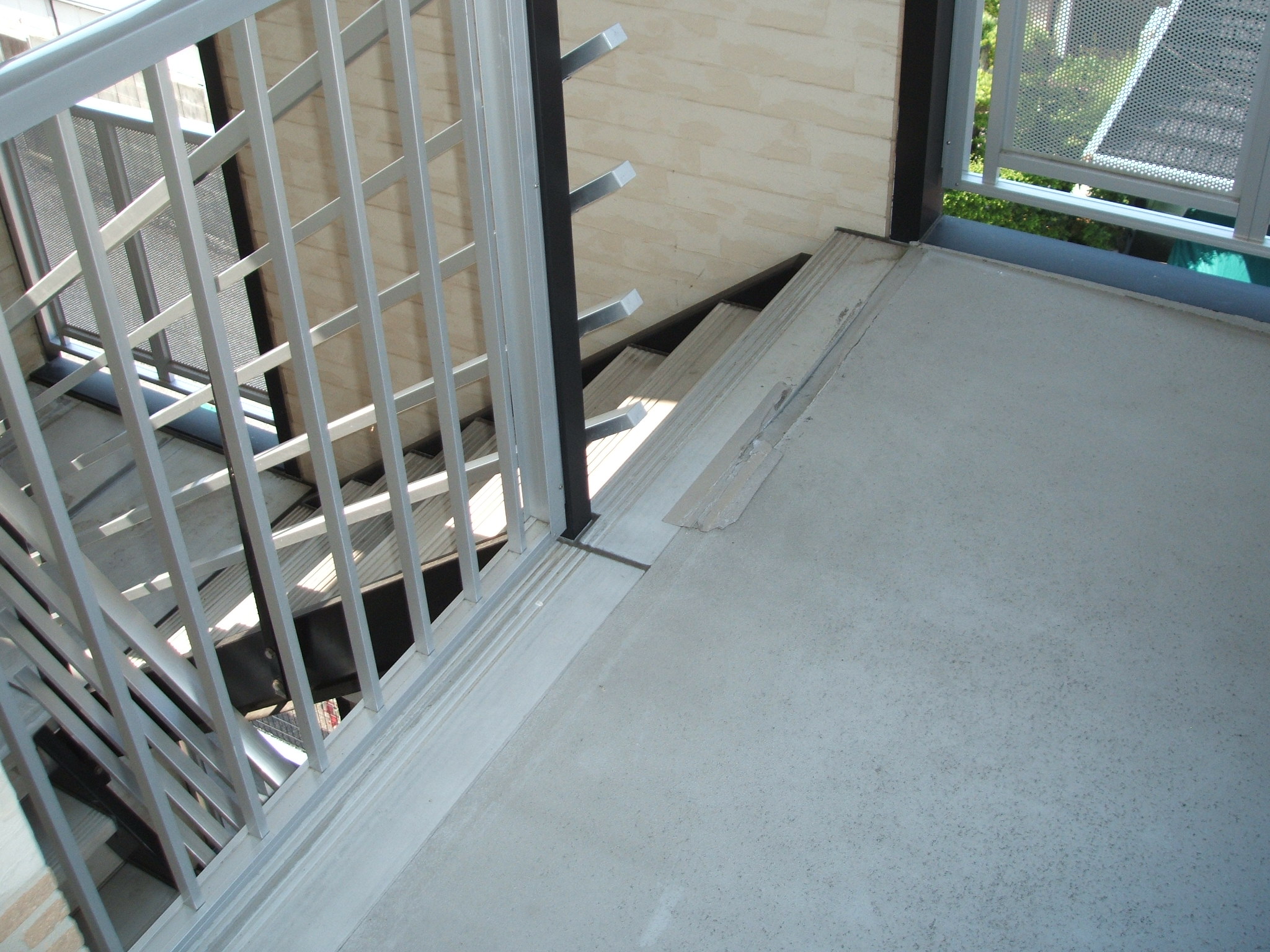 階段　床金物工事