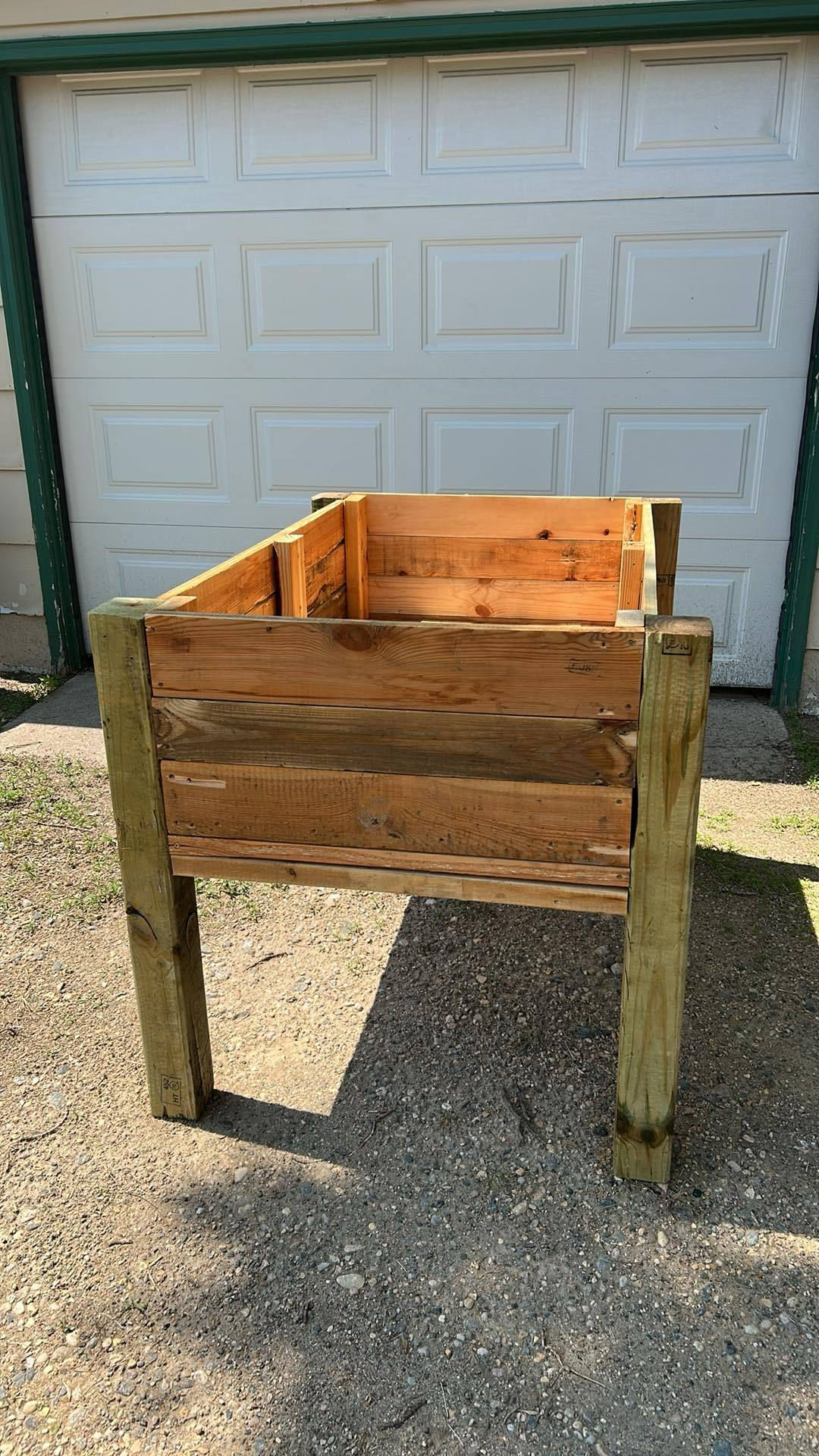 Wood raised garden bed