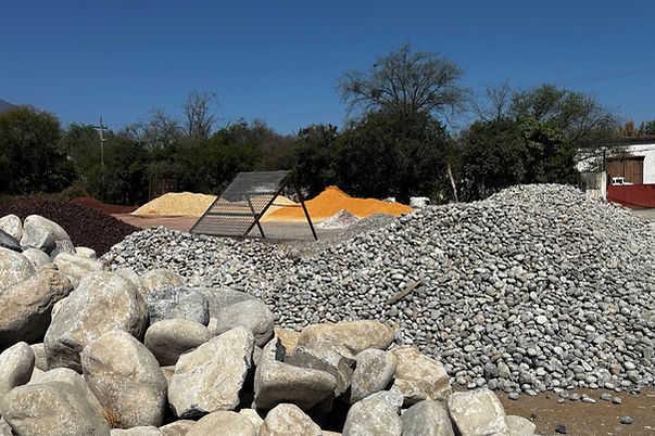 variedad de piedra decorativa a mayoreo en terreno