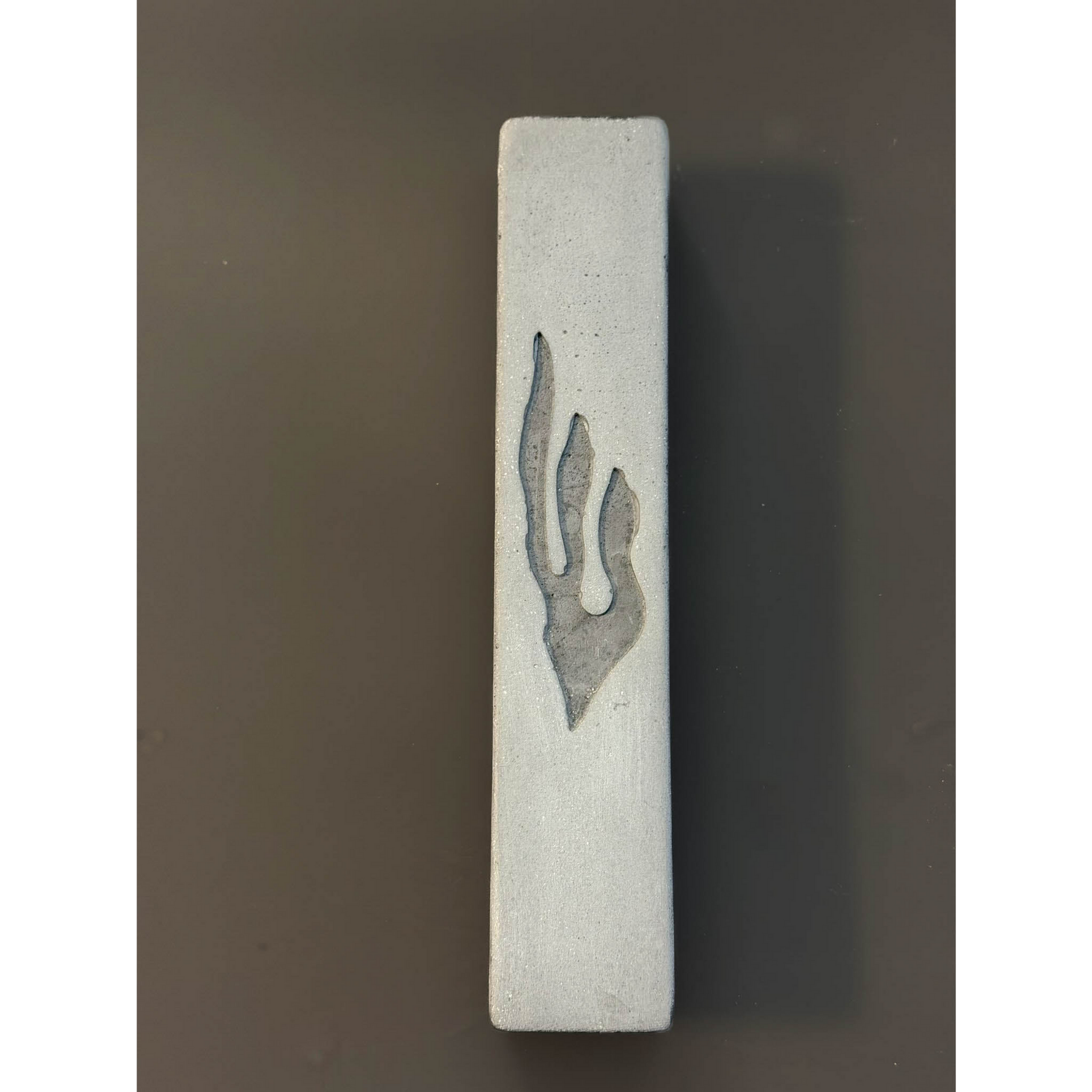 מזוזה ש בטון אפור