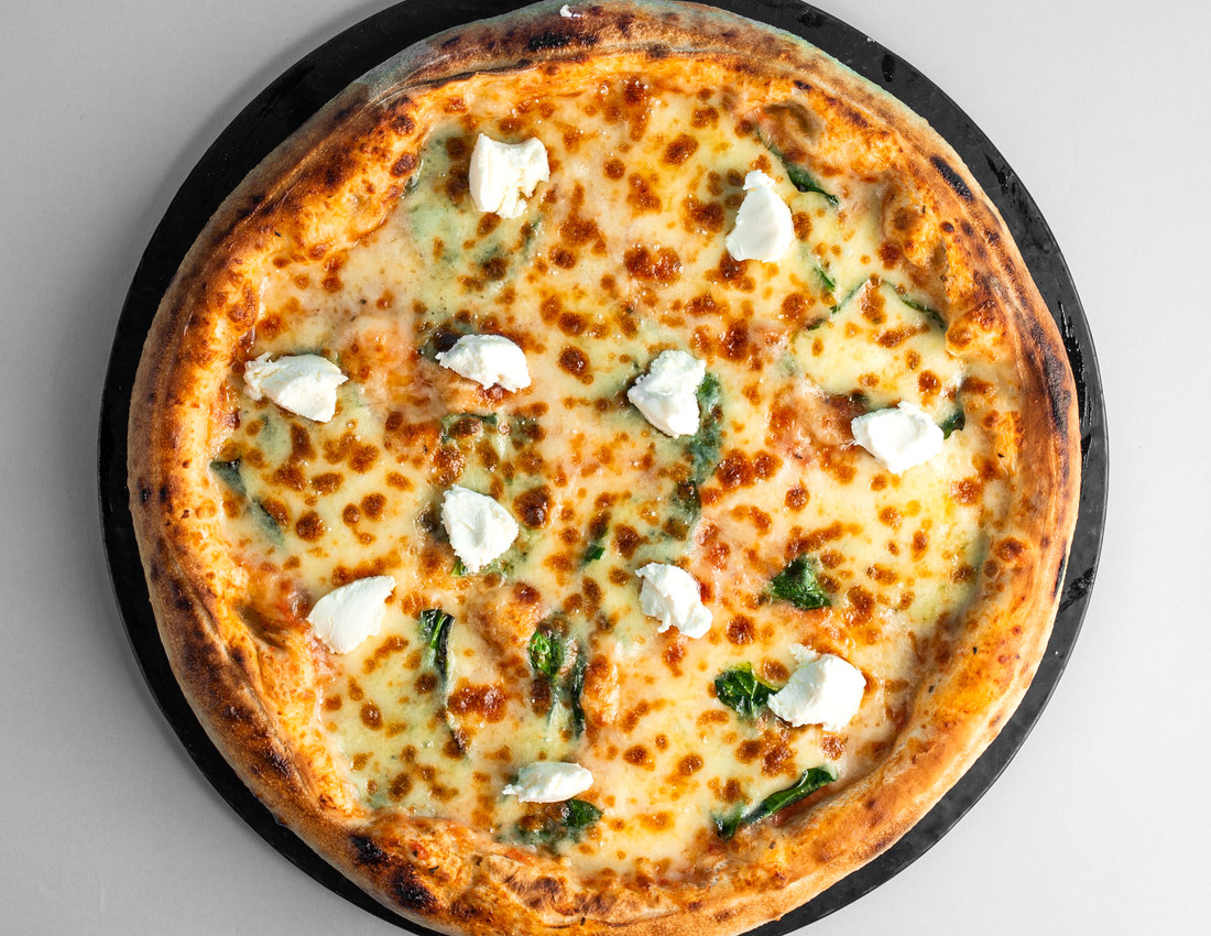 Freshly baked margherita pizza
