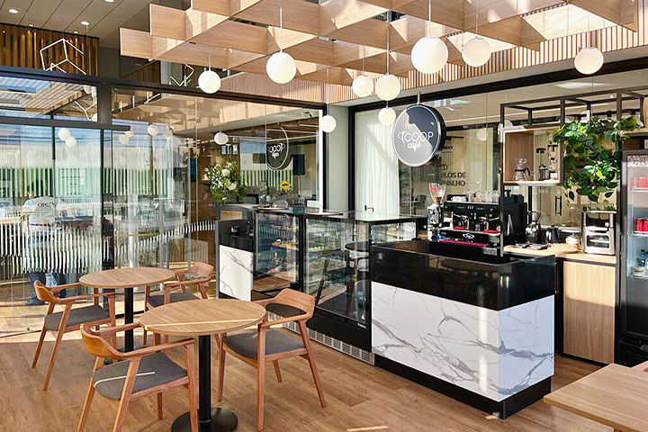 Coopcafé da Unicred Carlos de Carvalho: um espaço que vai além do café, oferecendo aos cooperados um ambiente moderno e convidativo para trabalhar, estudar ou simplesmente relaxar.